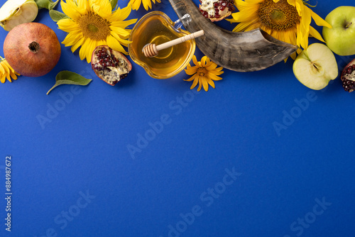 Canvastavla Rosh Hashanah table setting featuring honey, apples, pomegranate, sunflowers, an