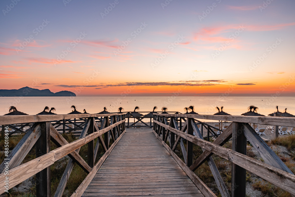 Naklejka premium sunset at the pier