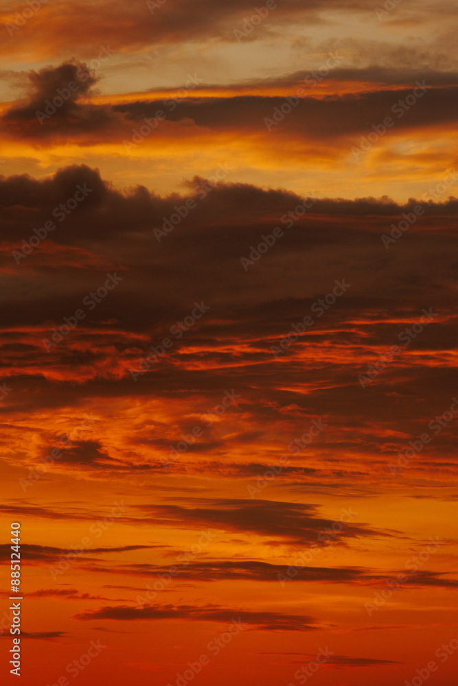 Obraz premium Sea sandy beach. An inspiring beach, a seascape on the horizon. Orange and golden sunset sky, tranquility, soothing relaxing sunlight, summer mood. Banner for vacation, travel, holiday