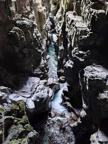 Obraz na płótnie Morigerati - Fiume Bussento dal ponticello nella grotta w salonie