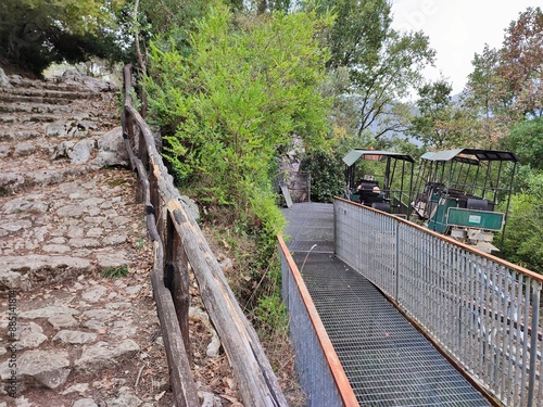 Morigerati - Scorcio della monorotaia in stato di abbandono nell'Oasi Wwf Grotte del Bussento