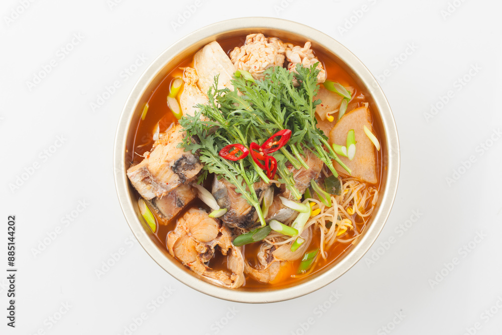 A spicy food made by boiling winter vegetables with radish, vegetables, tofu, and various seasonings. A spicy food made by boiling winter vegetables with radish, vegetables, tofu, and various seasonings.