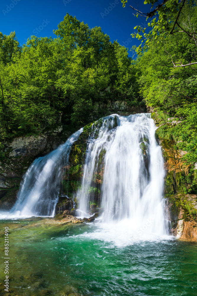 Obraz premium Stunning Virje Waterfall in Slovenia: A Pristine Natural Treasure