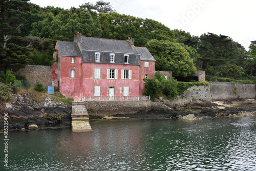 Maison rose très connue, golf du Morbihan, Bretagne. France 