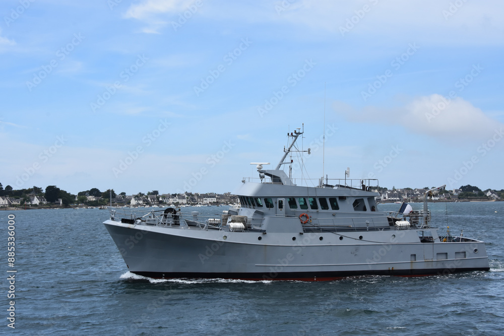 Bateau militaire, de douane dans le golf du Morbihan, Bretagne
Bateau militaire, de douane dans le golf du Morbihan, Bretagne