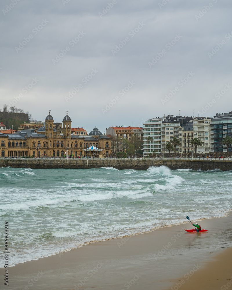 Fototapeta premium Kayaking in the city of San Sebastian