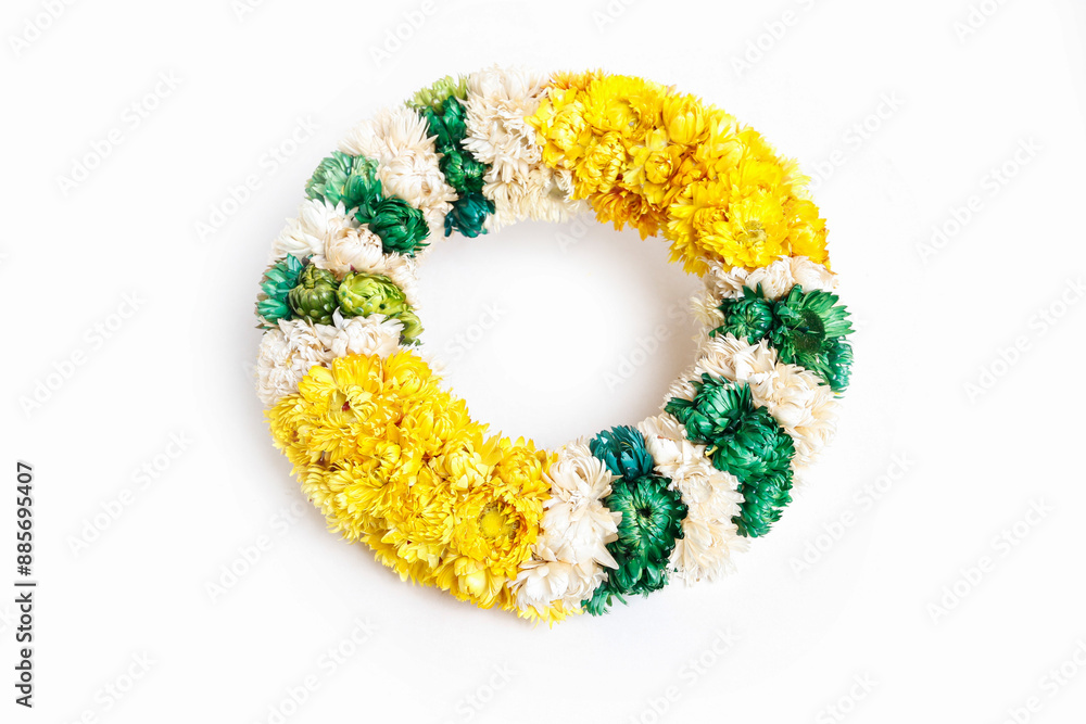 Obraz premium A door wreath with helichrysum bracteatum - everlasting flowers