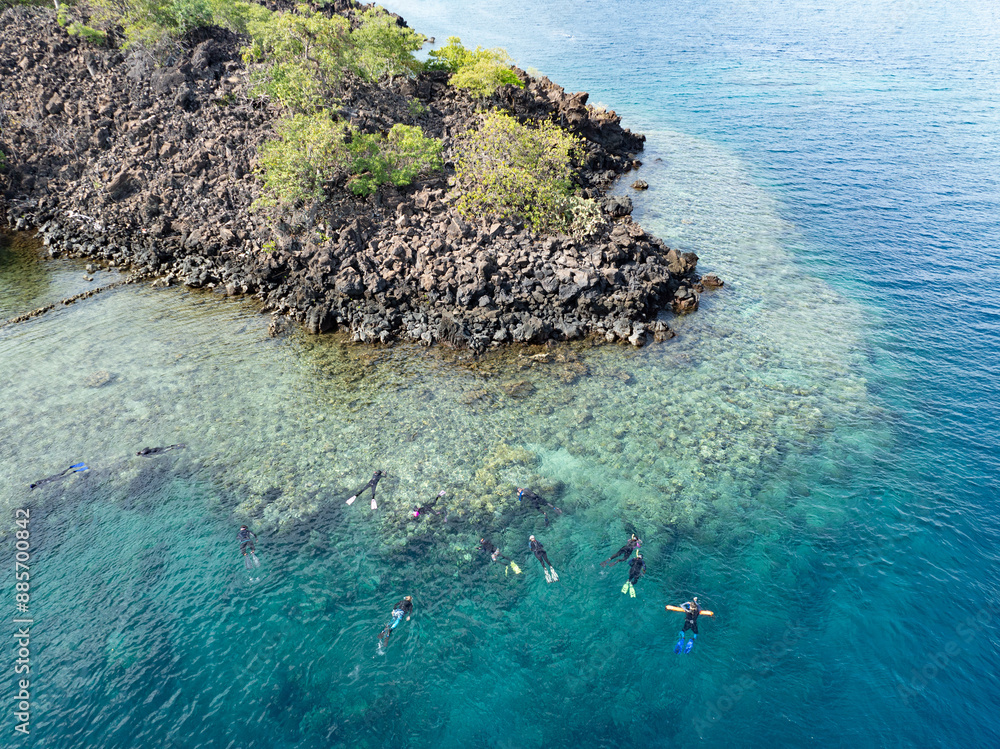 Φωτογραφία Snorkelers explore the biodiverse coral reef that fringes the island of Pulau Lembata, Indonesia