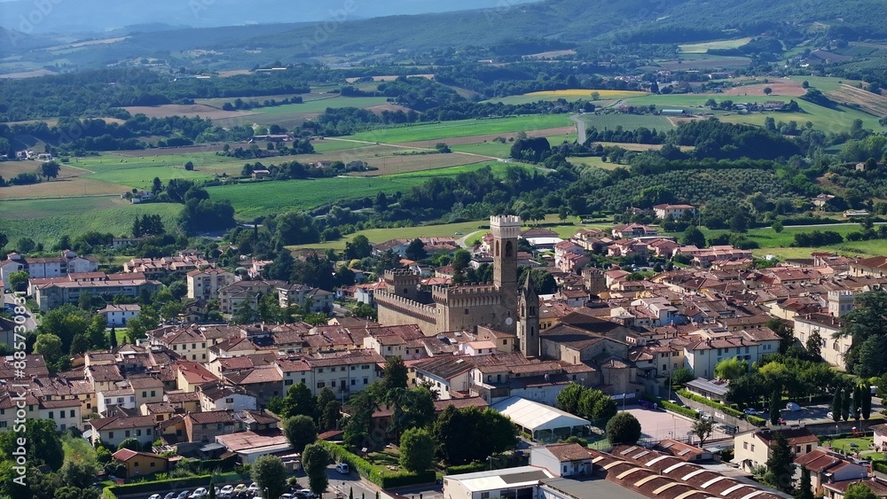 Αυτοκόλλητο Aerial view of the village of Scarperia and the palace of the Vicars