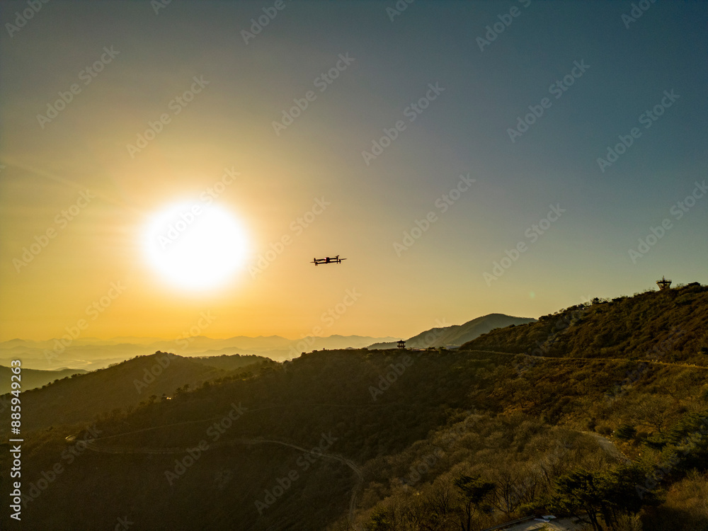 Obraz premium Capturing Sunrise on Drone