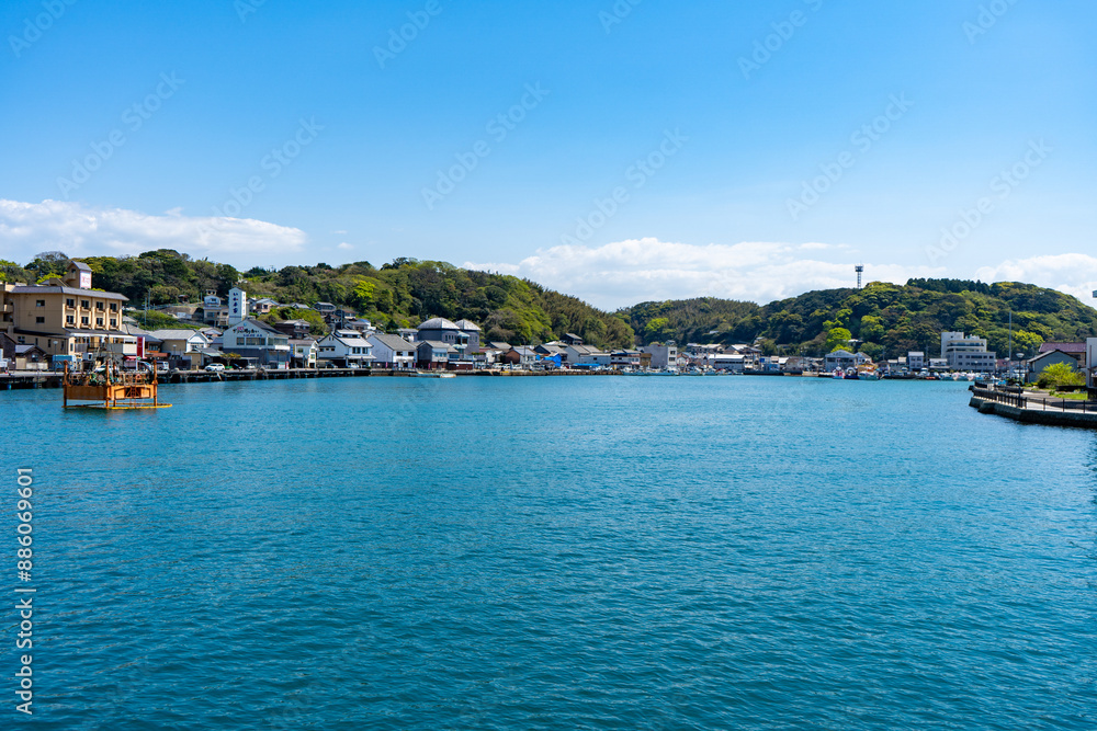 Naklejka premium 船の上から見る呼子の港の風景