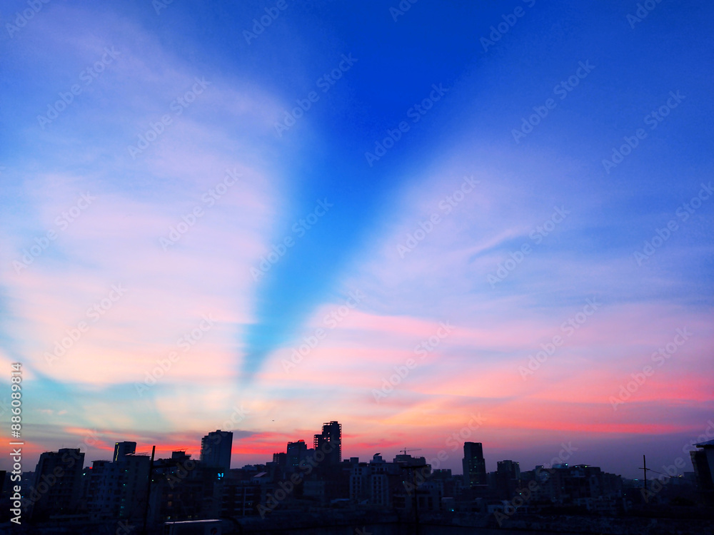 Naklejka premium The beautiful sunset over city.