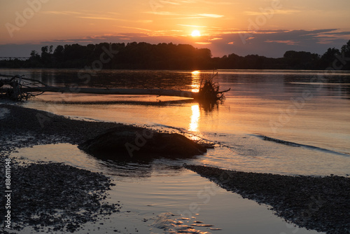 Obraz na płótnie Po river landscape view panorama sunset feeling w salonie