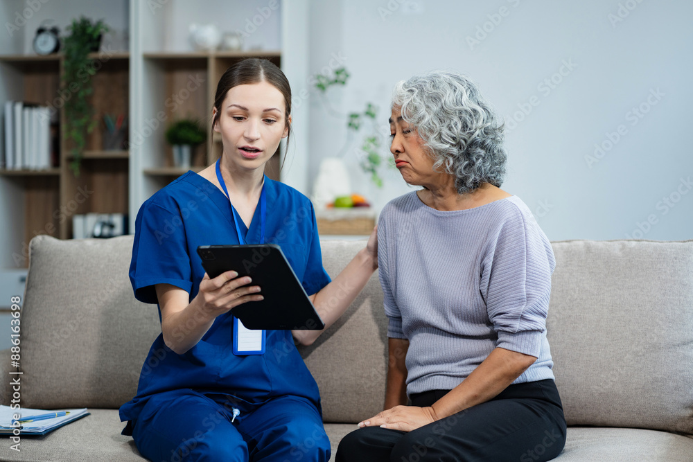 Elderly health checkups with a physician or psychiatrist who works with patients who are consulted about female or psychiatric diagnosis in a medical clinic or hospital mental health service. Elderly health checkups with a physician or psychiatrist who works with patients who are consulted about female or psychiatric diagnosis in a medical clinic or hospital mental health service.