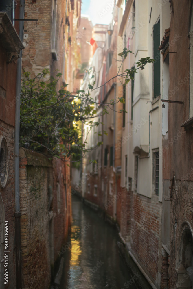 Fototapeta premium Sunlit Canal with Classic Venetian Architecture