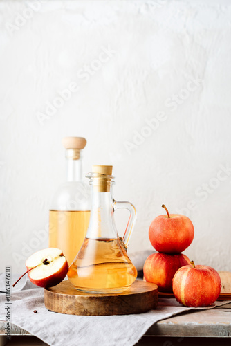 Apple cider vinegar and apples.