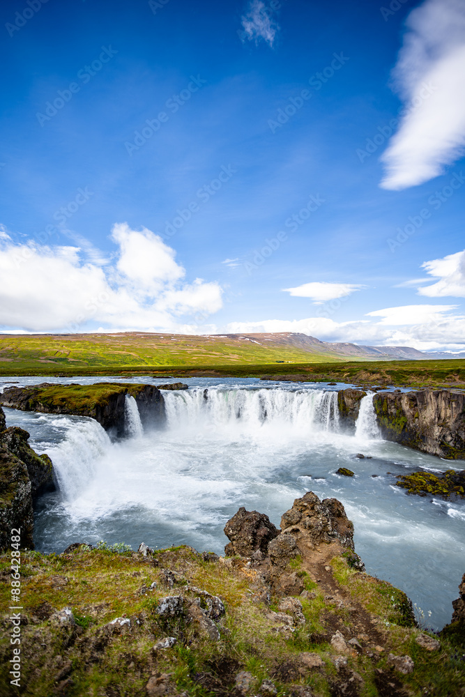 Fototapeta premium waterfall in the hills of Iceland