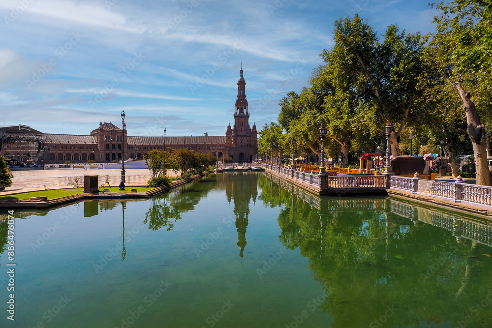 Obraz premium Seville - a city in southern Spain, the capital of the Andalusia region, in the photo a fragment of the Spanish Square