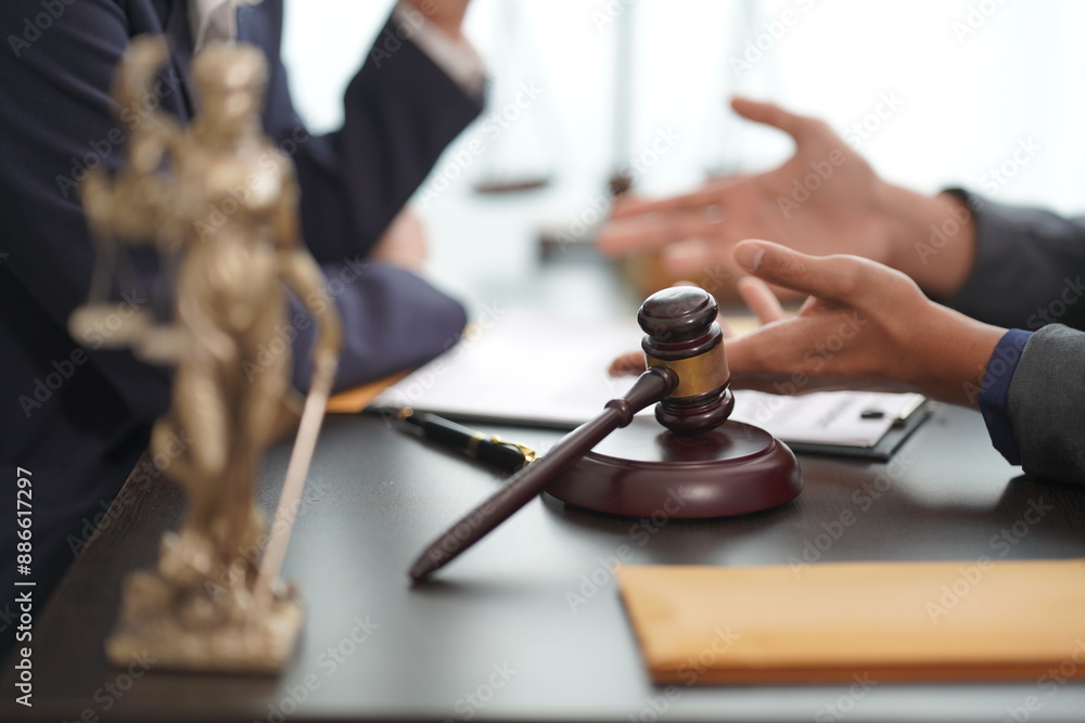 Experienced lawyers provide advice to clients. Assist in difficult litigation Explain the legal process and discuss the terms of the agreement legal services Close-up pictures Experienced lawyers provide advice to clients. Assist in difficult litigation Explain the legal process and discuss the terms of the agreement legal services Close-up pictures