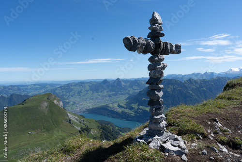 Gipfelkreuz auf dem Oberbauenstock mit Blick in Richtung Schwyz photo