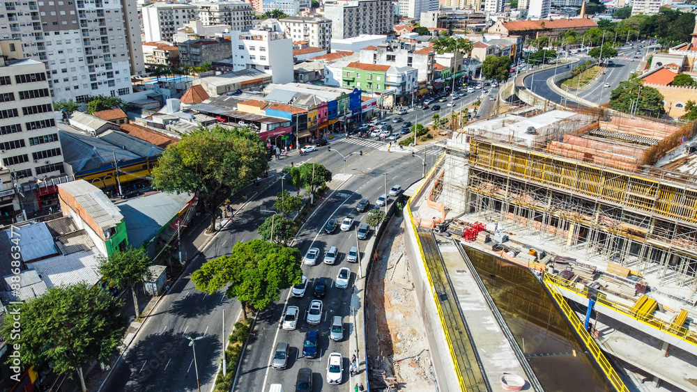 Naklejka premium Visão aérea do tráfego de veículos no trânsito paulista na cidade de são paulo, sp, brasil