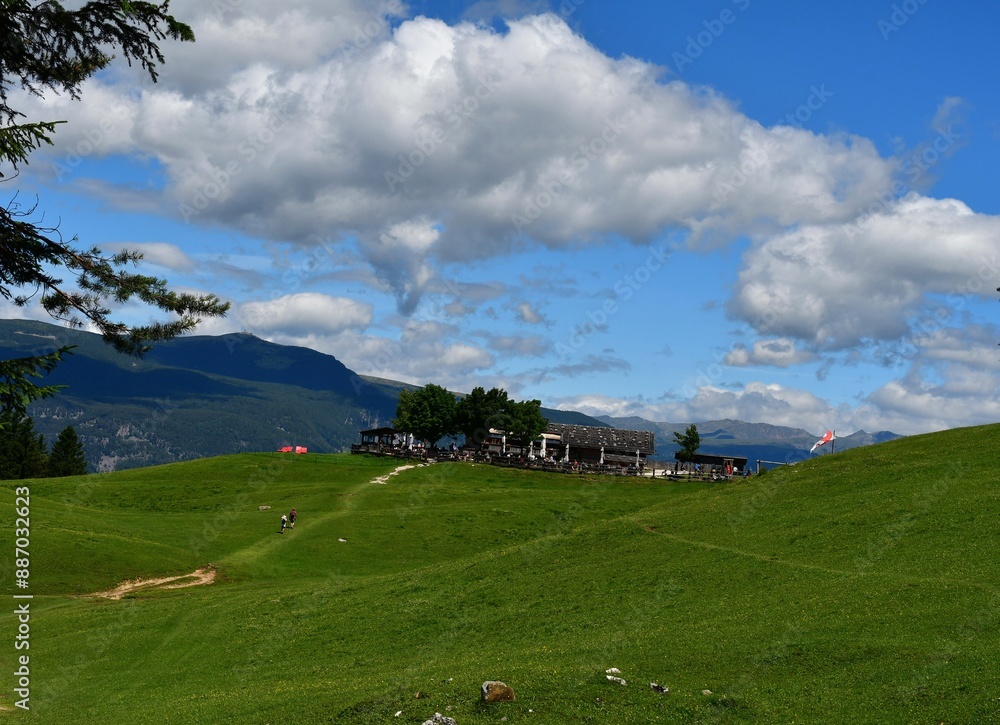 Schöne Landschaft bei Völs am Schlern in Südtirol Schöne Landschaft bei Völs am Schlern in Südtirol
