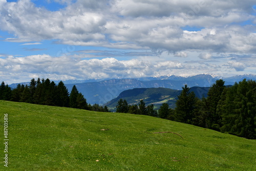 Obraz na płótnie Schöne Landschaft bei Völs am Schlern in Südtirol w salonie
