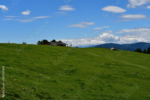 Obraz na płótnie Schöne Landschaft bei Völs am Schlern in Südtirol w salonie