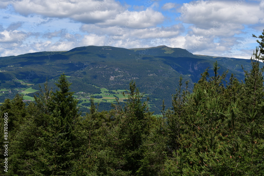 Schöne Landschaft bei Völs am Schlern in Südtirol