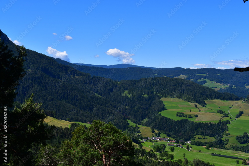Obraz premium Schöne Landschaft bei Völs am Schlern In Südtirol 