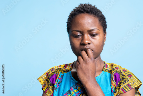 Fotografia African American lady with stress contemplating choices in the studio and acting pensive as she explores innovative ideas