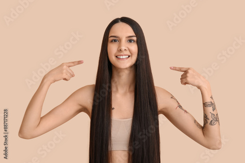 Beautiful young woman point...
