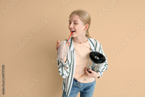 Young woman with healthy sm...