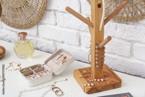 Box and stand with differen...