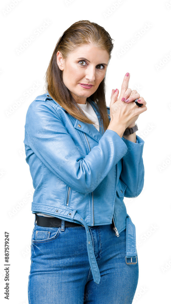 Obraz premium Beautiful middle age mature woman wearing fashion leather jacket over isolated background Holding symbolic gun with hand gesture, playing killing shooting weapons, angry face