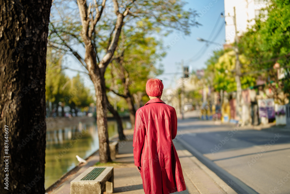 Naklejka premium Asian stylish woman Traveling in the city of asia