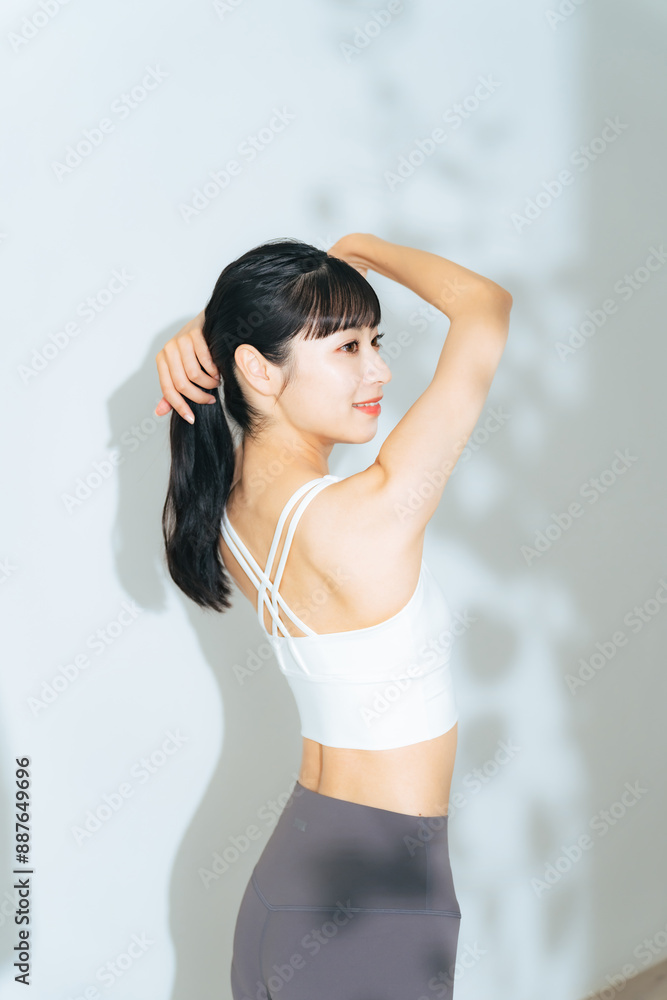 トレーニングでウエストをシェイプアップした女性 ボディケア ダイエット トレーニングでウエストをシェイプアップした女性 ボディケア ダイエット