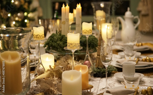 christmas dinner table setting