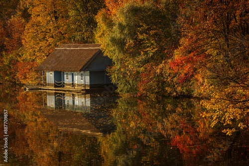 Obraz na płótnie Landscape with beautiful house on a lake with colourful leafs in autumn season w salonie