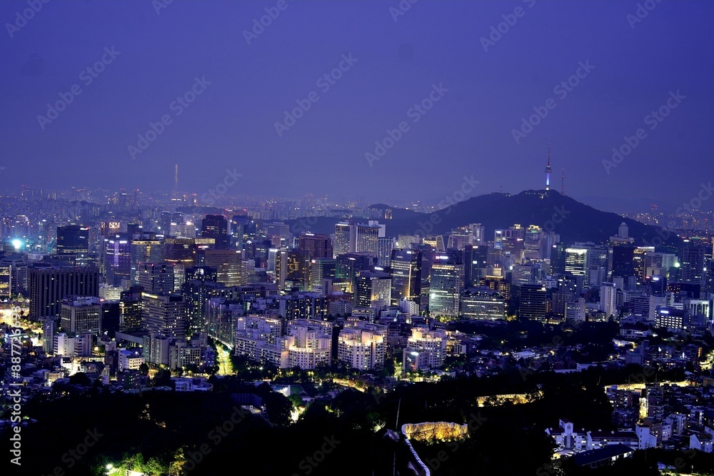 Obraz premium 인왕산에서 바라본 풍경