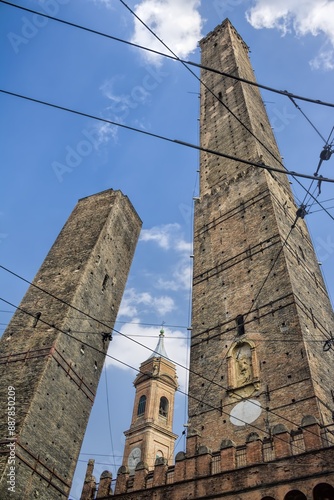 Obraz na płótnie bologna, italien - die berühmten due torri, asinelli und garisenda w salonie
