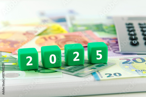 2025, Geld, Taschenrechner