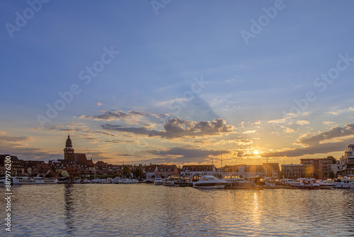 Stadthafen von Waren (Müritz) beim Sonnenaufgang