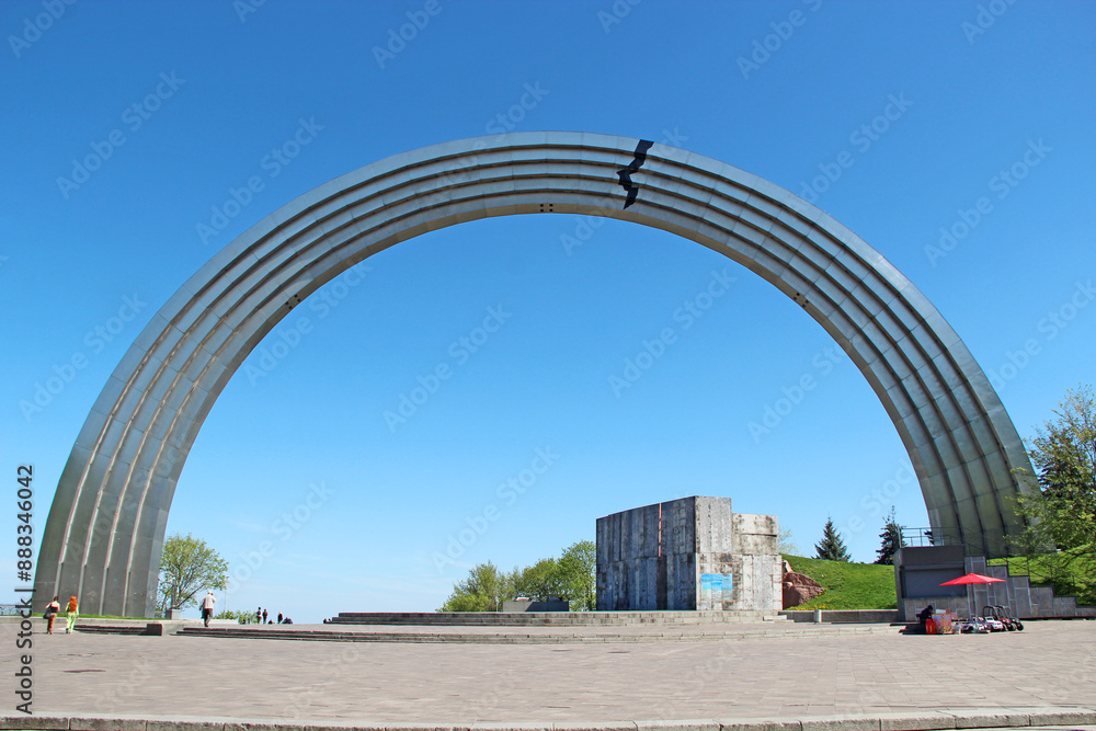 Obraz premium Arch of Freedom of the Ukrainian People in Kyiv. Peoples Friendship Arch in Kyiv