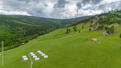 Mongolei Landschaft beeindruckend fantastisch Steppe mit Jurten photo