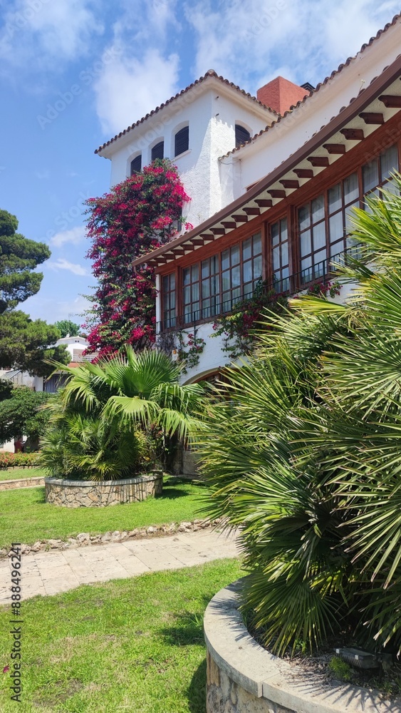 Obraz premium Beautiful mediterranean villa with luxury garden in Spain