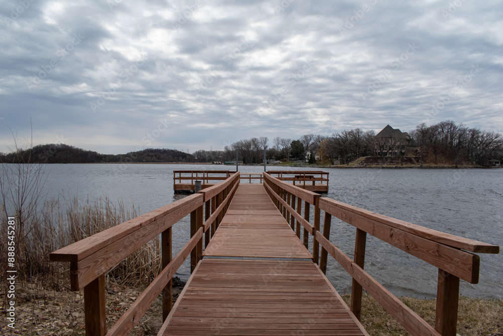 Naklejka premium Views of a Minnesota lake on a cloudy day
