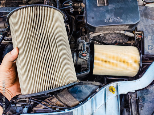 Canvastavla Replacement of car air filter element comparison between old and new