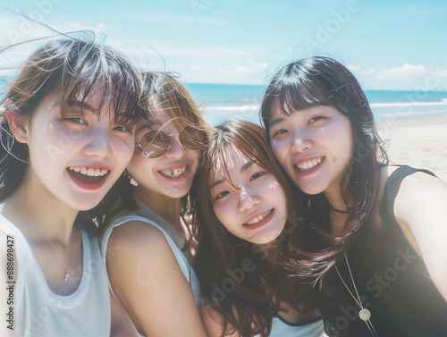 夏を満喫する女子旅の女の子達