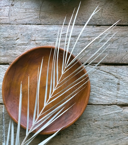 Table manner with vintage plate